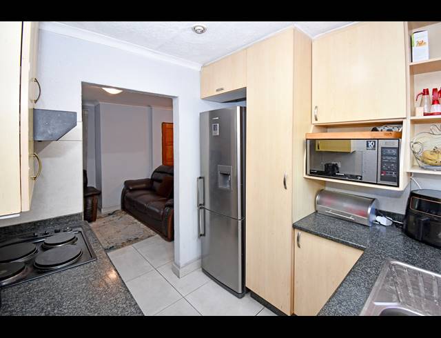 3 BEDROOM HOUSE FOR SALE IN LOMBARDY EAST